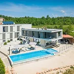 Grande Barbara Villa Vizinada