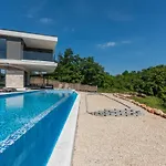 Villa Grande Barbara Vizinada