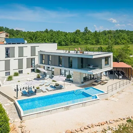 Grande Barbara Villa Vizinada